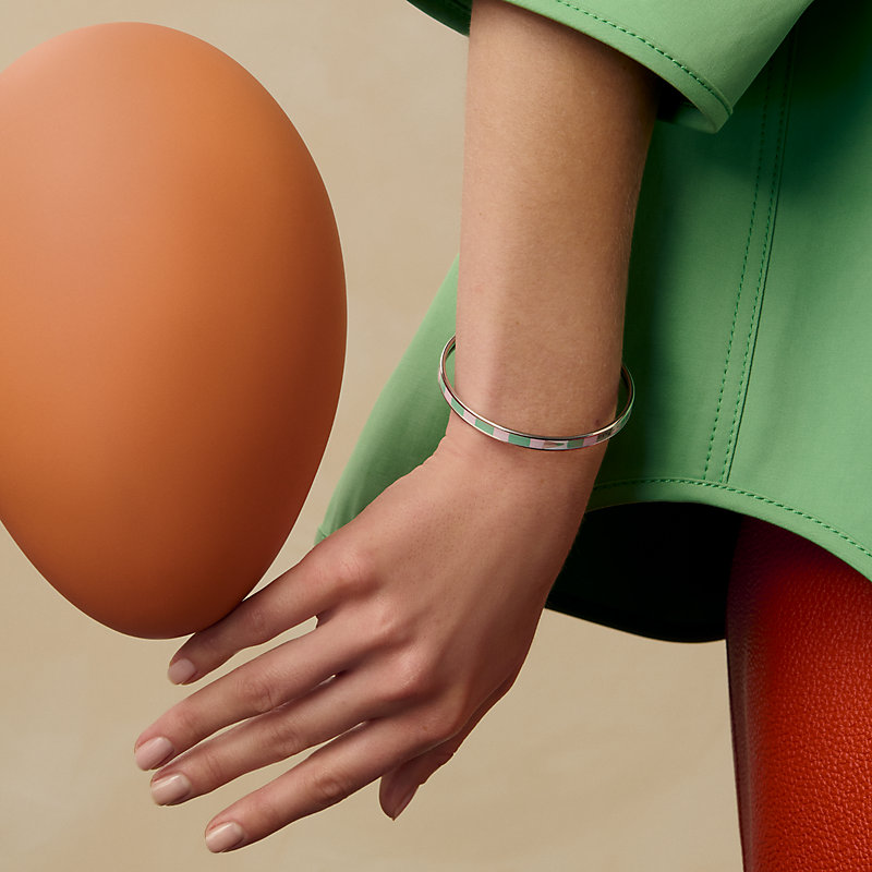 A Vos Crayons bangle