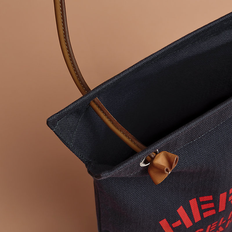 Aline grooming bag