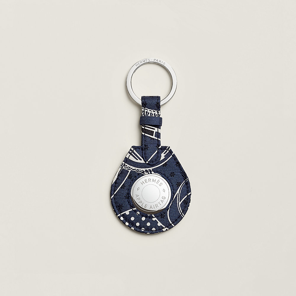 T*4様 HERMES　Apple AirTag チャーム ネイビー Apple AirTag Hermès key ring Bandana Eperon d'Or | Hermès Mainland