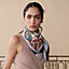 View: Worn, Bagage a Main scarf 90