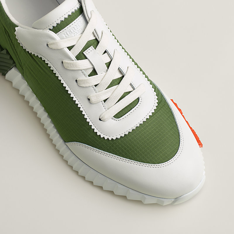 Bouncing sneaker