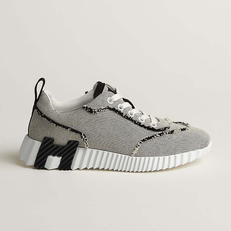 Bouncing sneaker