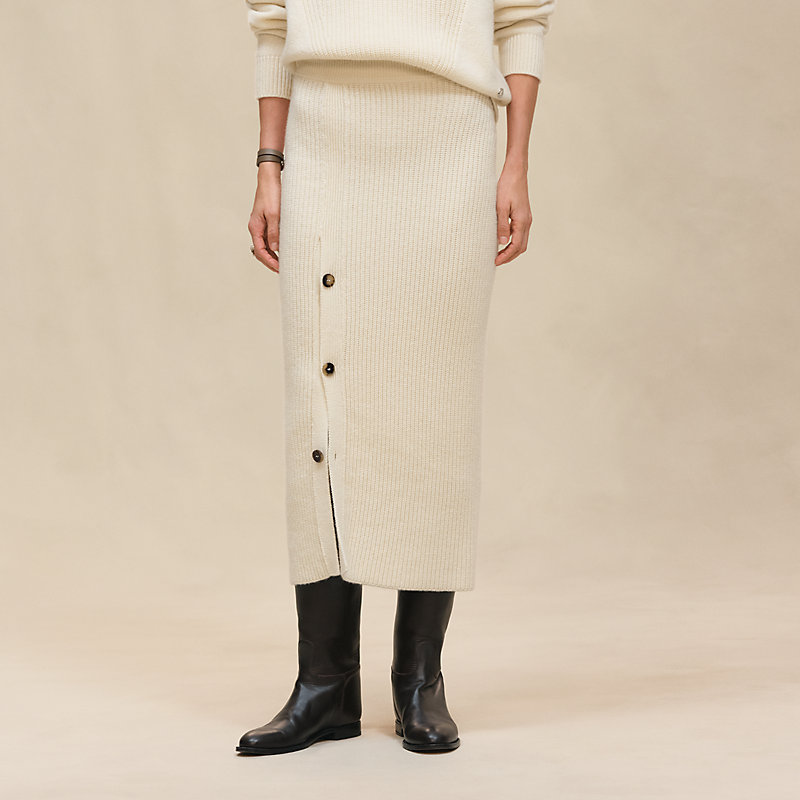 Buttoned mid-length skirt with slit
