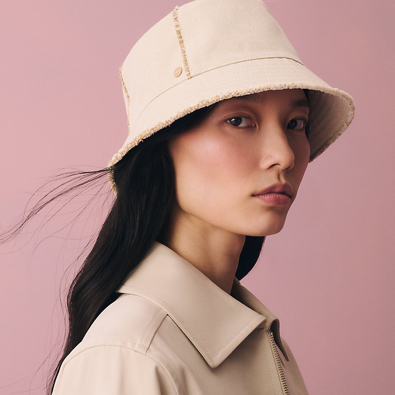Calvi Effrangee bucket hat