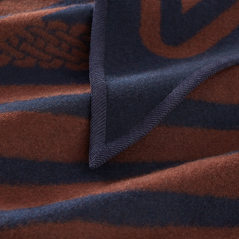 Coaching double face triangle scarf