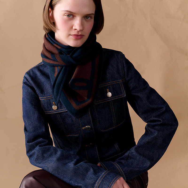 Coaching double face triangle scarf