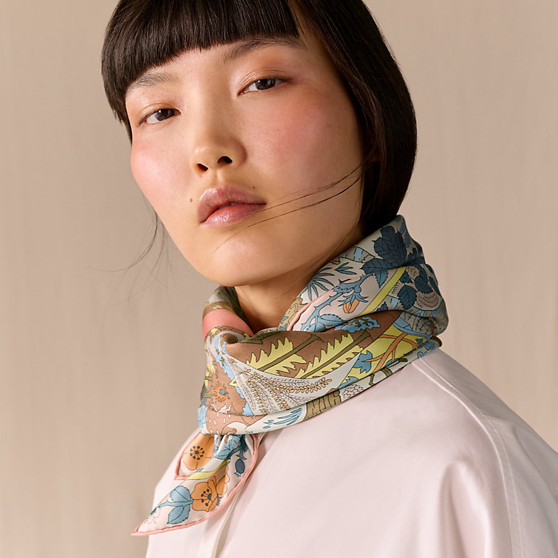 Dans les Bras de Selene scarf 90