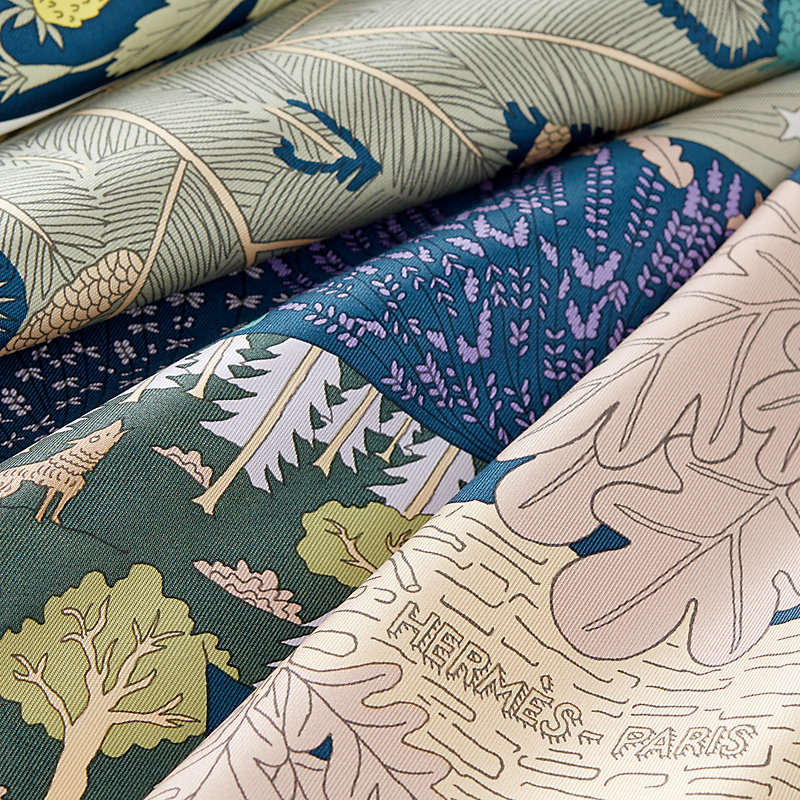 Dans les Bras de Selene scarf 90
