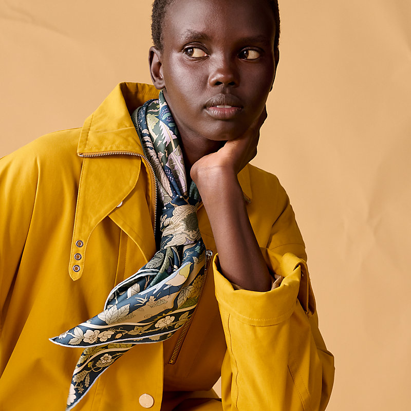 Dans les Bras de Selene scarf 90