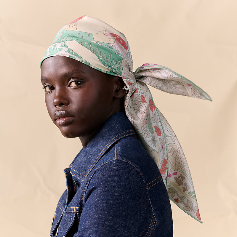 Dans les Bras de Selene scarf 90