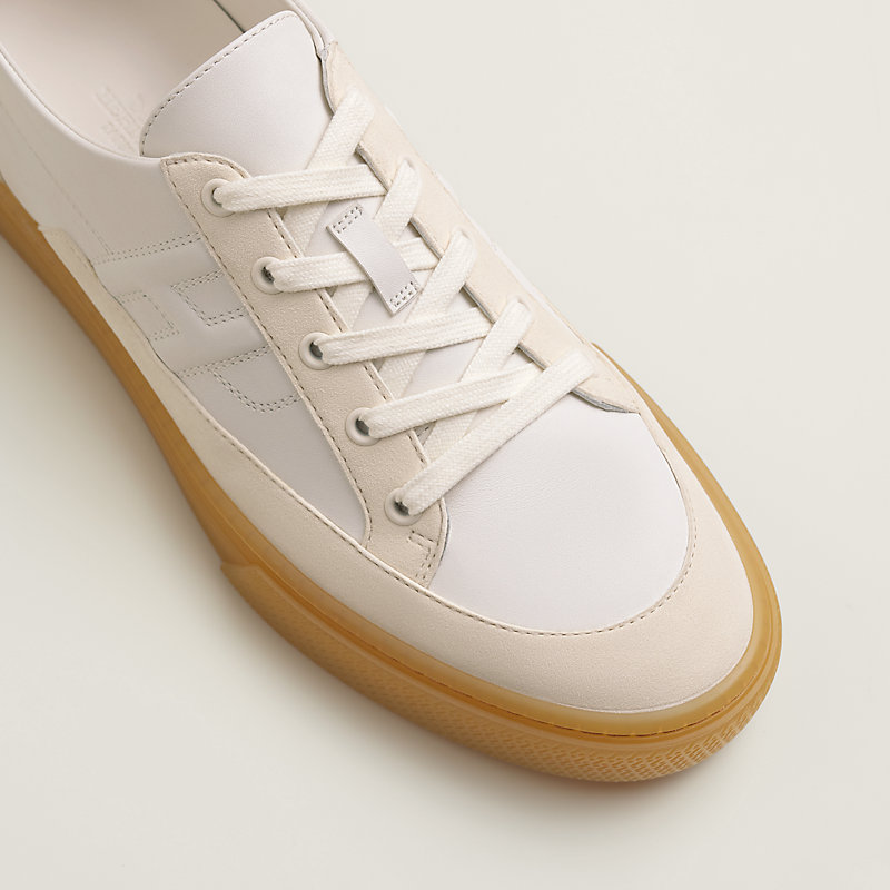 Deep sneaker