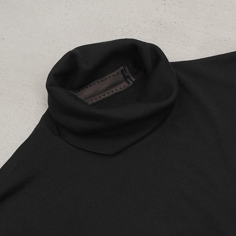 "Detail H" turtleneck sweater