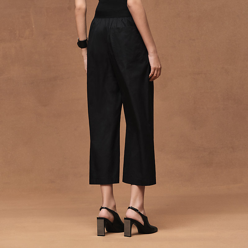 Embroidered short pants