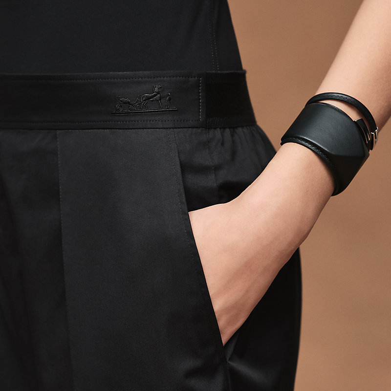 Embroidered short pants