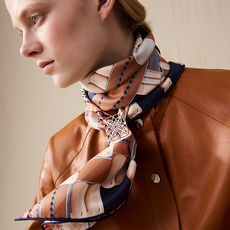 Eperon d'Or Cisele scarf ring