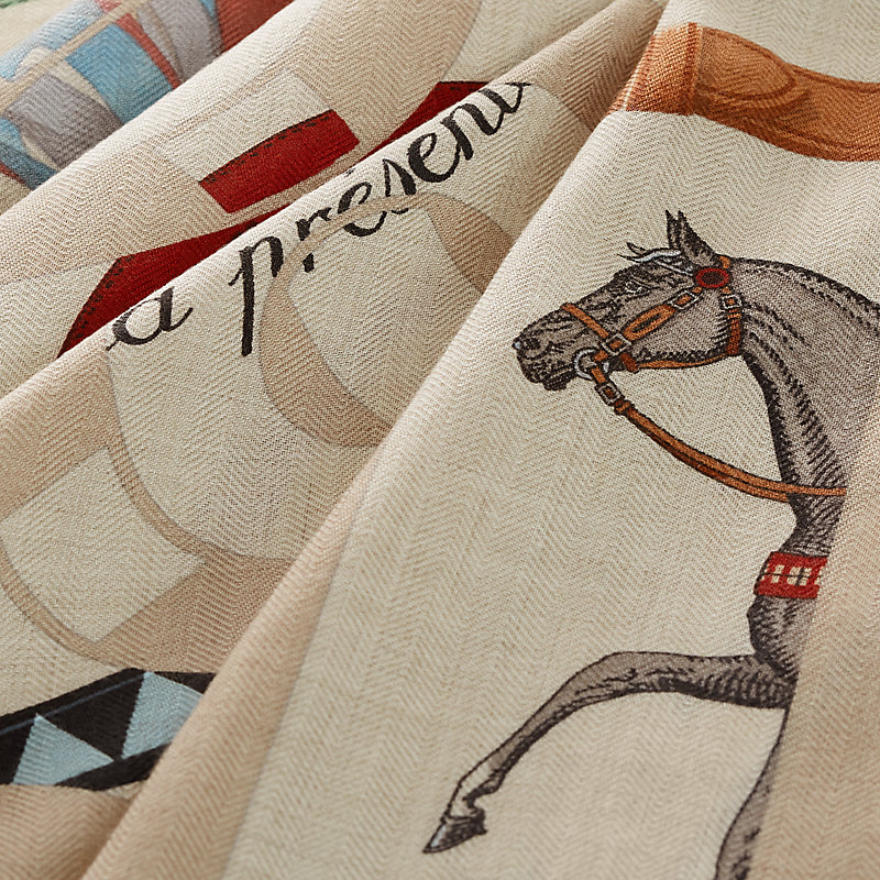 Eperon d'Or et Tenues de Jour shawl 140