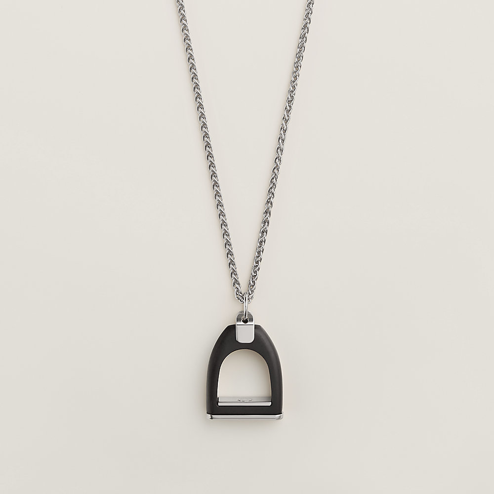 【HERMES】革の切れ端を加工した☆Etrier Vulcanium ペンダント Etrier Vulcanium necklace | Hermès Mainland China