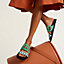 View: Worn, Extra sandal