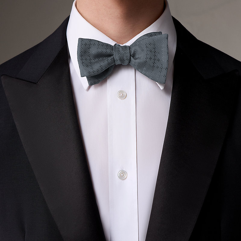 Faconne New H bow tie
