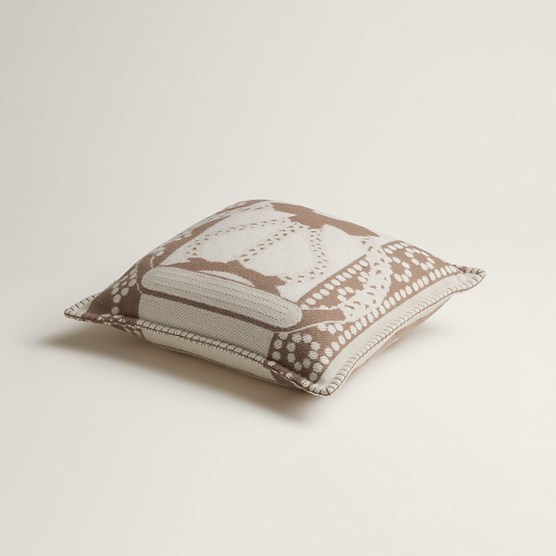 Fantaisie d'Etriers pillow