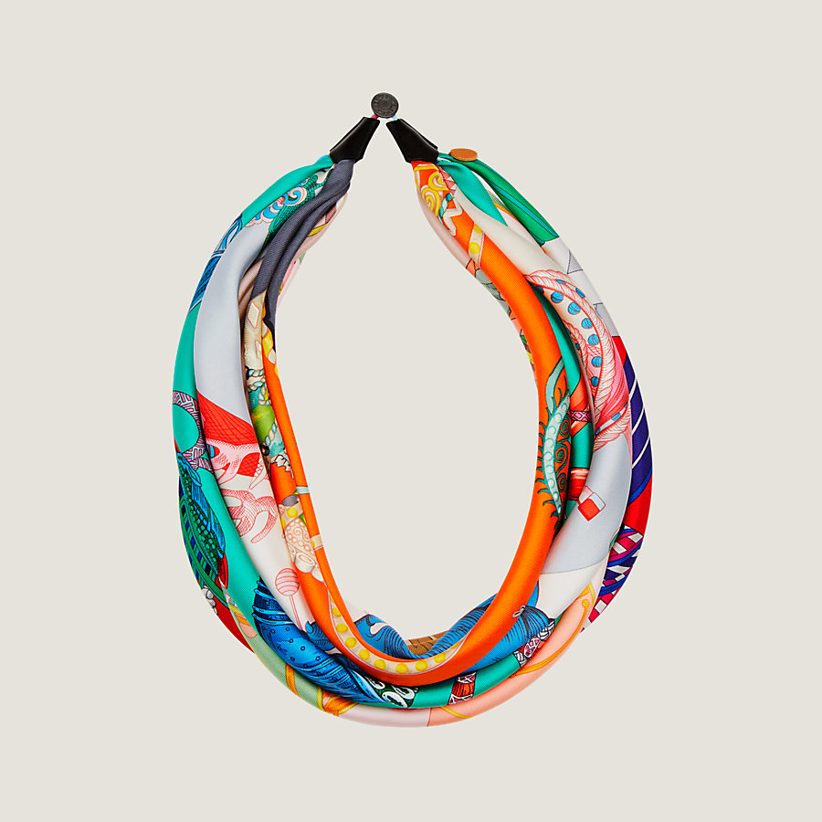 Flowing necklace