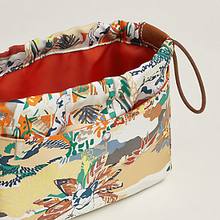 洗練されたエレガンスを纏う HERMES Fourbi 20 pouch ポーチ 洗練されたエレガンスを纏う HERMES Fourbi 20 pouch ポーチ