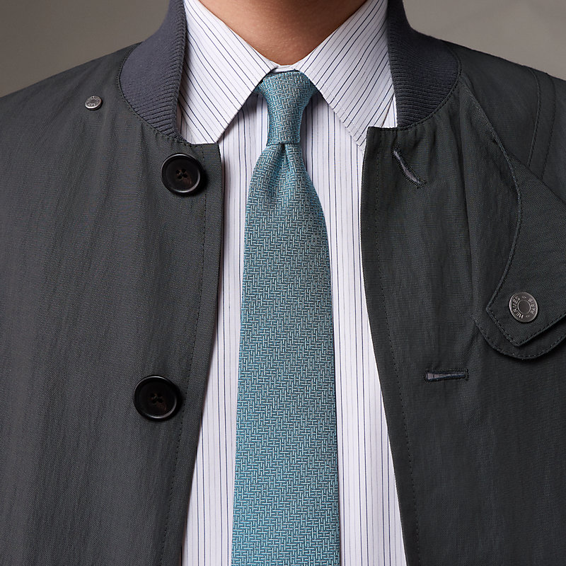 Geometrical H tie