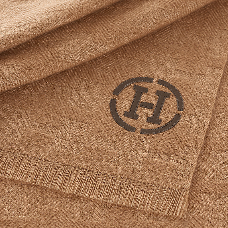 H Embosse scarf
