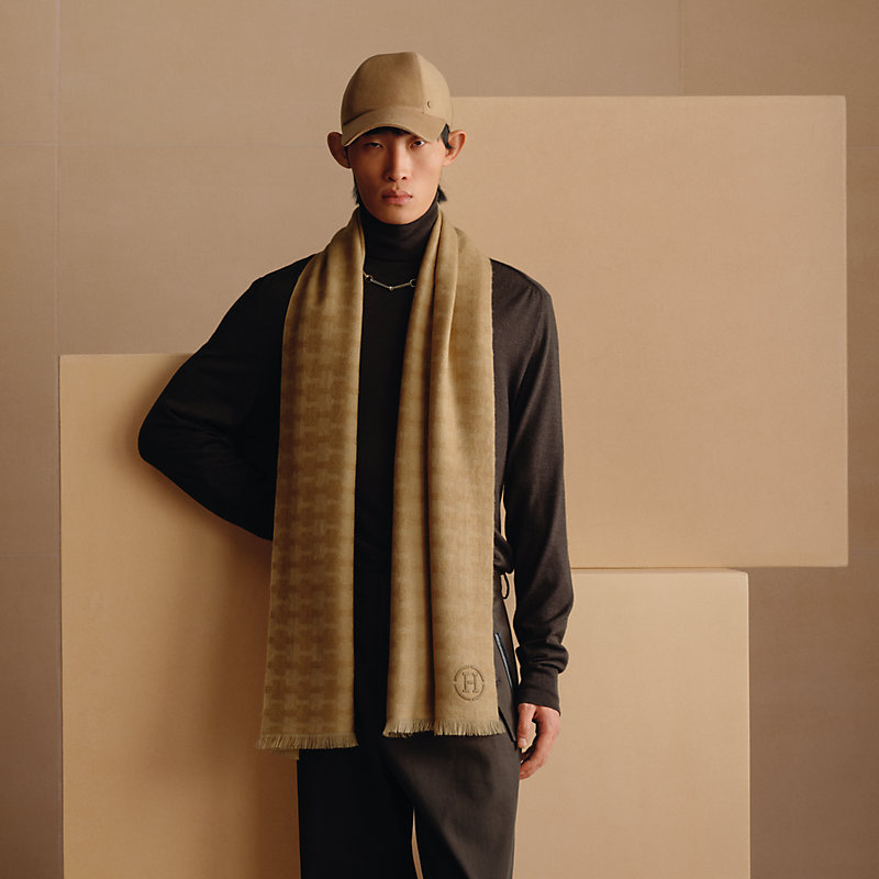 H Embosse scarf