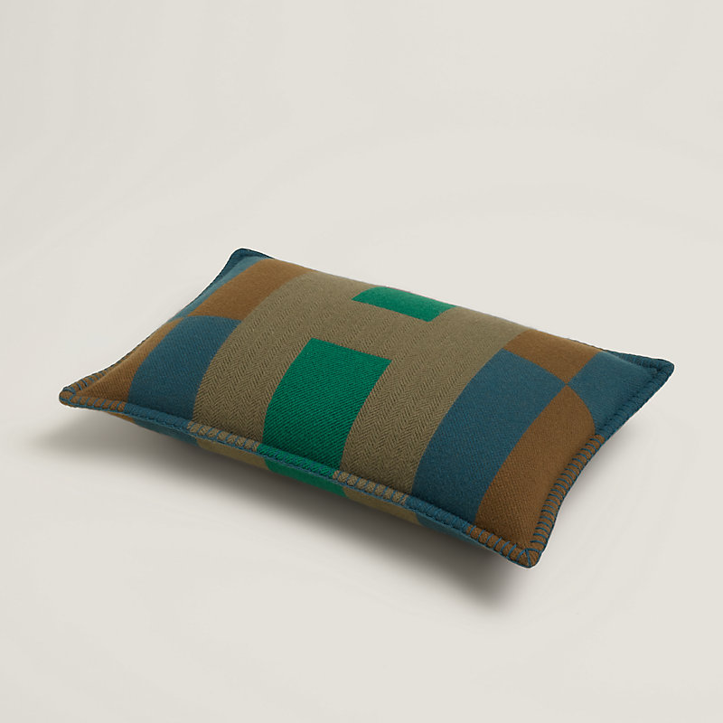 H Horizon pillow, medium model