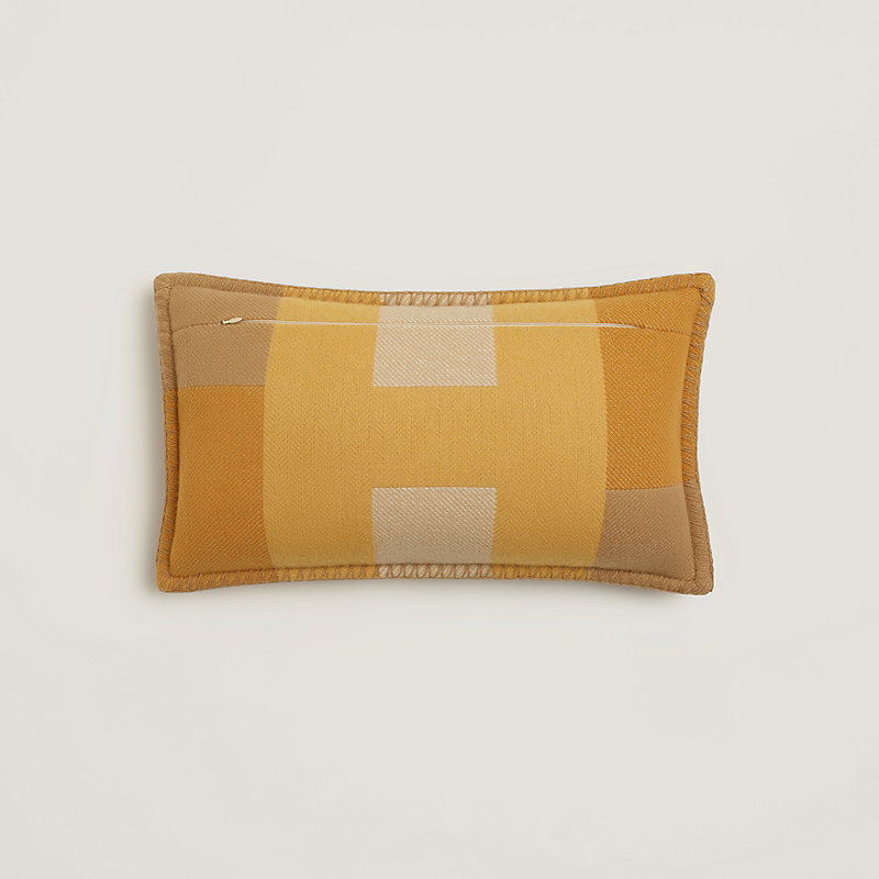 H Horizon pillow, small model