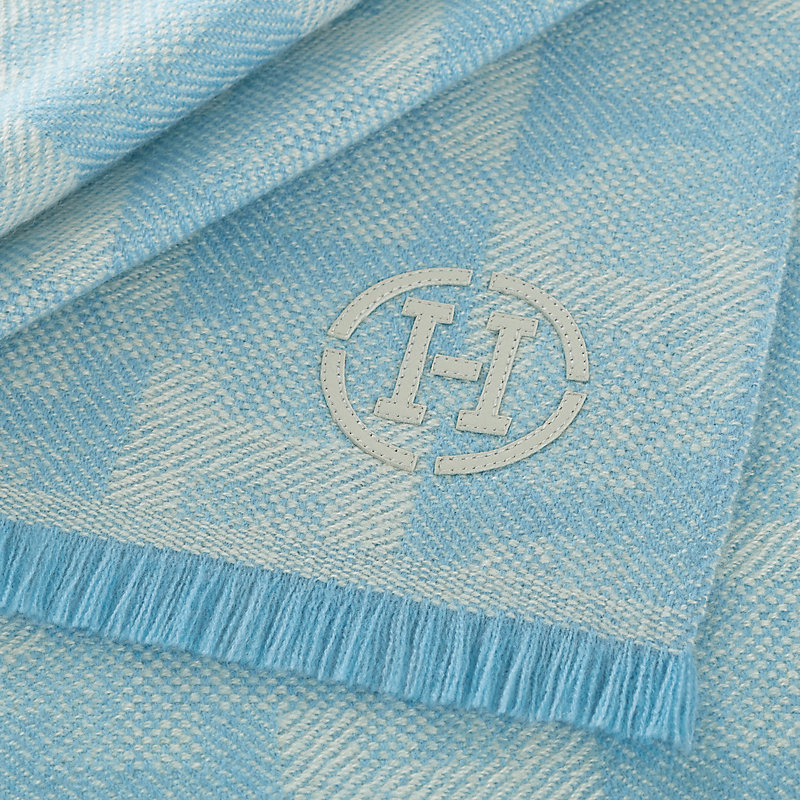 H Jacquard scarf