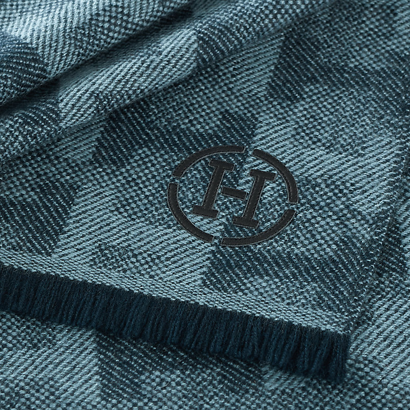 H Jacquard scarf
