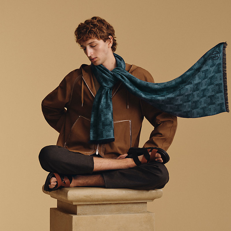 H Jacquard scarf