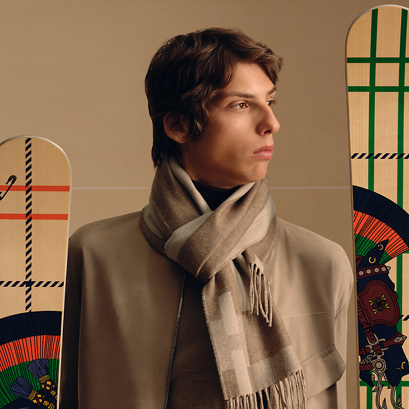 H Passant scarf