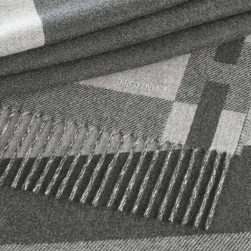 H Passant scarf