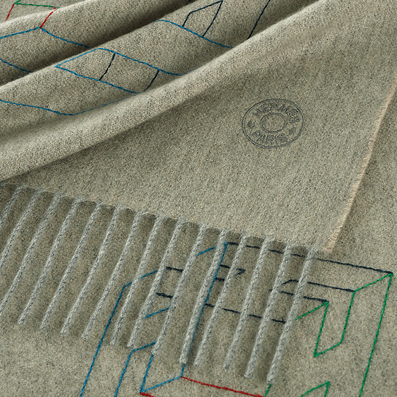 H Perpetuel scarf