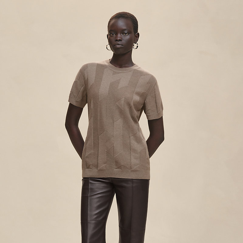 "H" short-sleeve sweater
