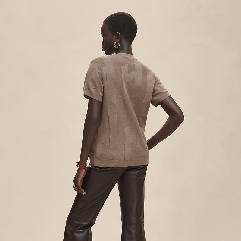 "H" short-sleeve sweater