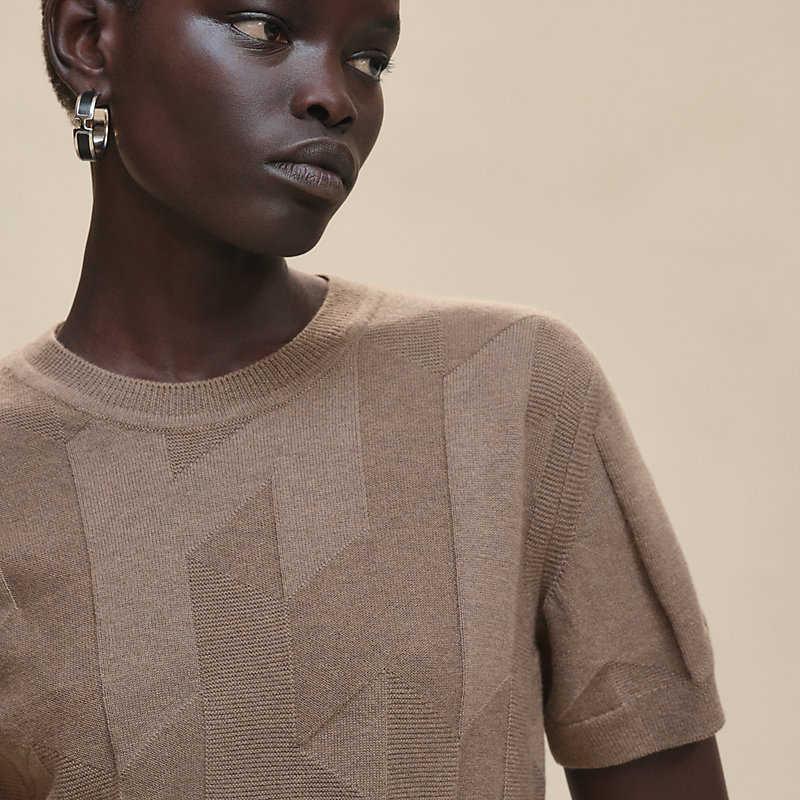 "H" short-sleeve sweater