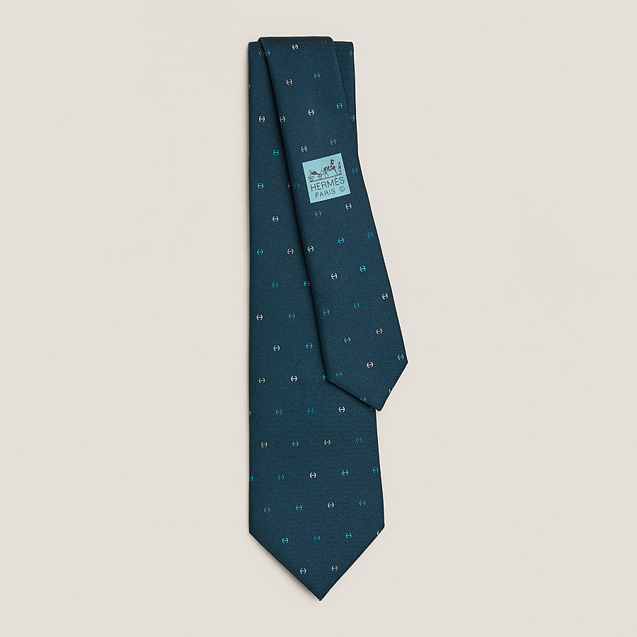 H Tonneau tie