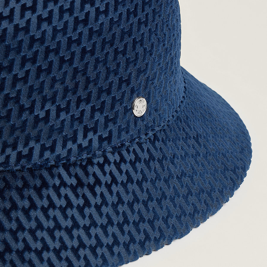 Harper Velvet bucket hat