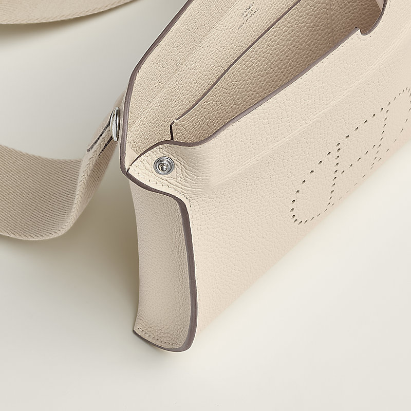 シンプルな形が使いやすくカラバリも◎ HERMES Videpochesバック お出かけにも最適♪】HERMES《Videpoches》 (HERMES/ショルダー