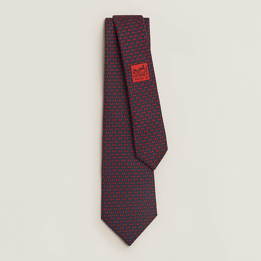 Hilario tie