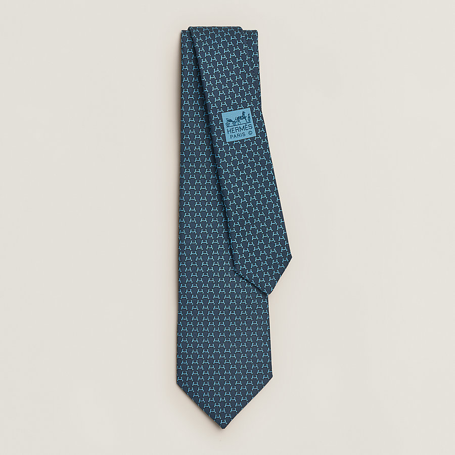 Hilario tie