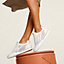 View: Worn, Jet sneaker