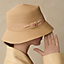 View: Worn, Kalicia Pois Medor hat