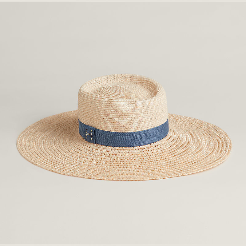 Kalliope Pierce hat