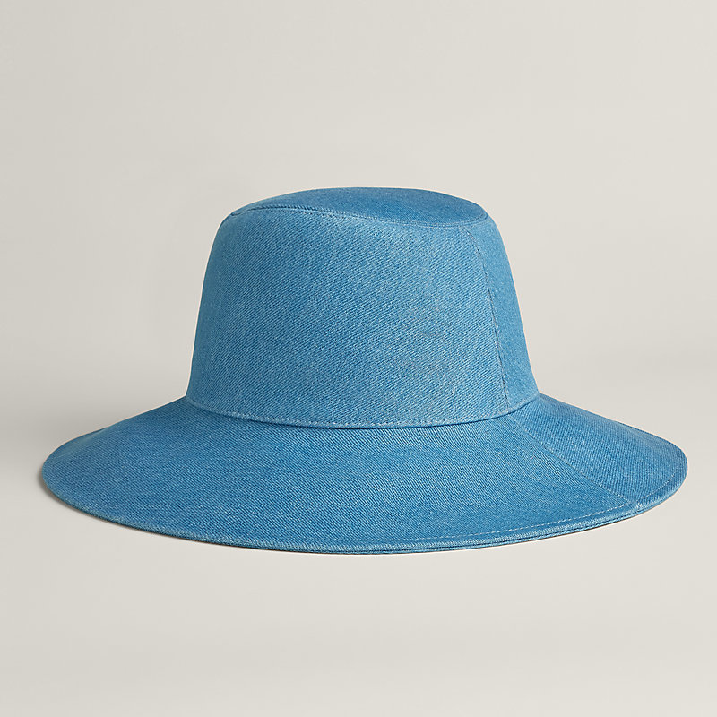 Katie Pierce hat
