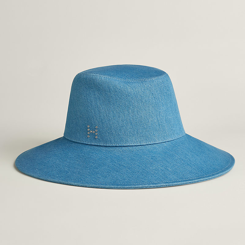Katie Pierce hat